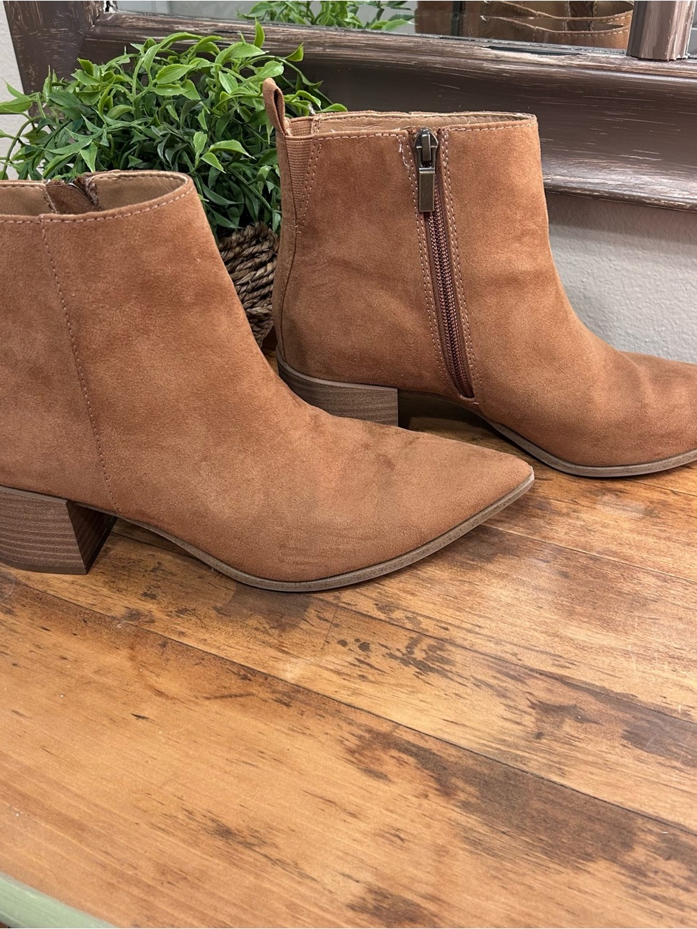 Universal Thread Women’s Cognac Faux Suede Pointed Toe 2” Heel 7.5 Ankle Boot - Picture 2 of 6
